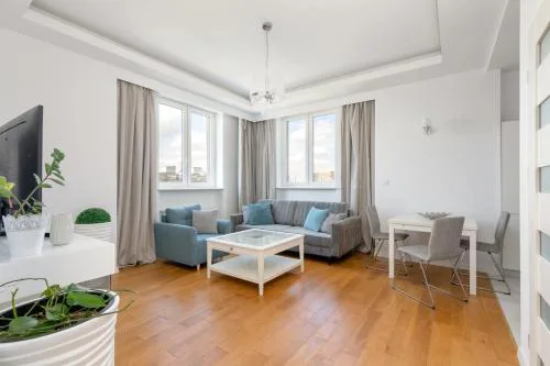 Panoramic City View Apartment near Old Town