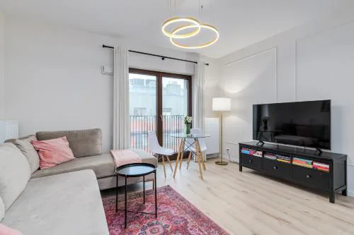 Perfect Location - Modern Riverside Apartment