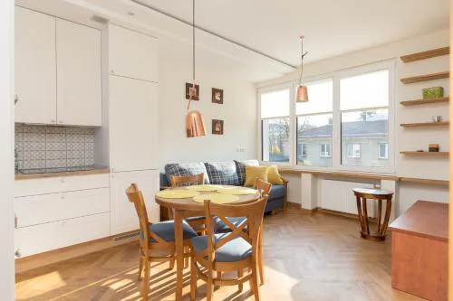 Piękna 2-Bedroom Apartment by BookingHost