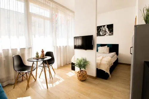 PiotrApartments - Wilcza Luxury Apartments in City Centre