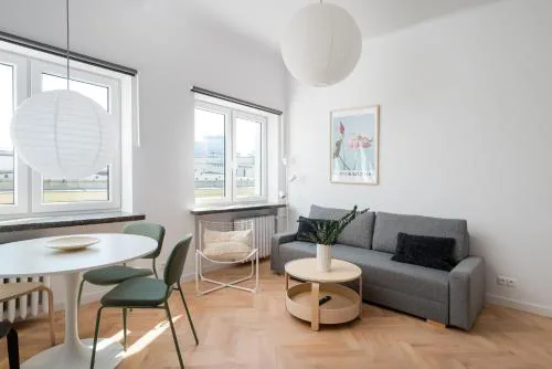 Plac Zbawiciela City Glow Apartment by BookingHost
