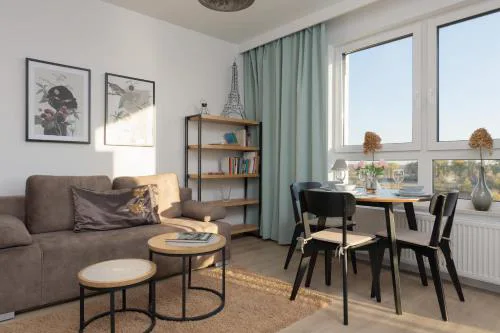 Praga Apartment with Parking by Noclegi Renters