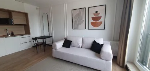 Przy PGE Narodowym, parking gratis, AC, metro