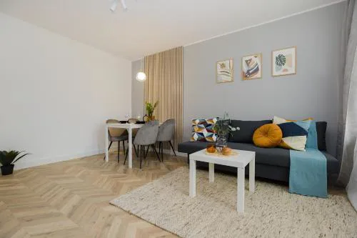 Reymonta Apartment near Metro Station by Mia