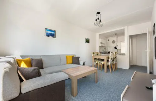 Rondo ONZ City View Apartment by BookingHost