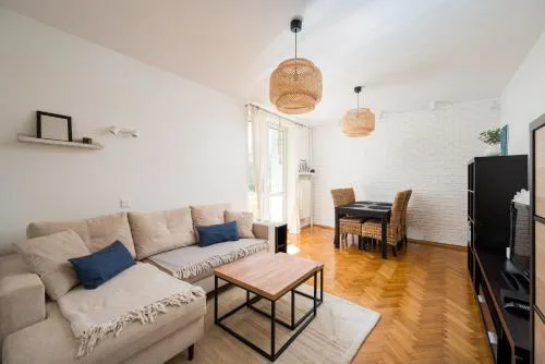 Rondo Wiatraczna Stylish Apartment by BookingHost
