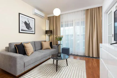 Royal City Center Mennica Residence by Noclegi Renters