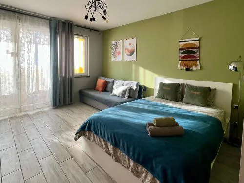 Roztocka studio, free parking, 1 tram to the city & PGE National Stadion, by Cosmo Spirit