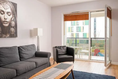 Sady Żoliborskie Generous Apartment by BookingHost