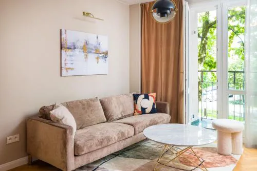Saska Kępa Deluxe Apartment by BookingHost
