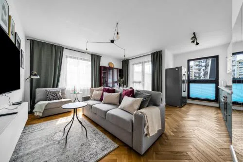 Skierniewicka Apt - Parking, Workspace, Balcony - by Rentujemy