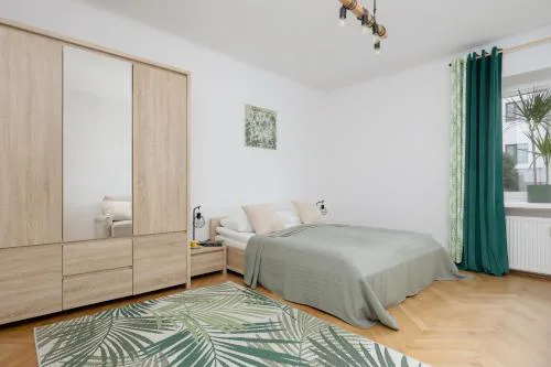 Spacious Apartment for 6 People Near the Old Town by Noclegi Renters