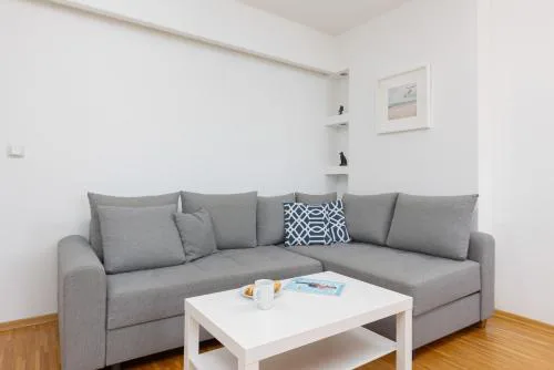Spacious Apartment Pałac Jana III Wilanów by Noclegi Renters