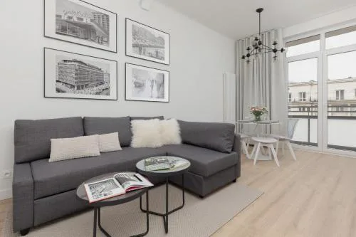 Spacious Apartment with Panoramic View of Warsaw by Noclegi Renters