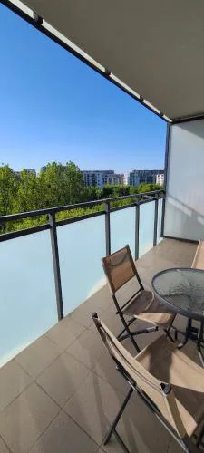 Stylish Newly Renovated 1BR Apartment with Free Parking near Arkadia