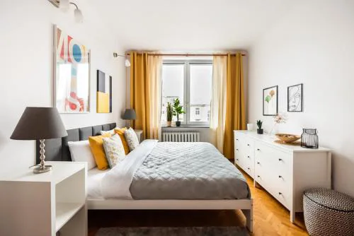 Superior Metro Centrum Apartment by BookingHost