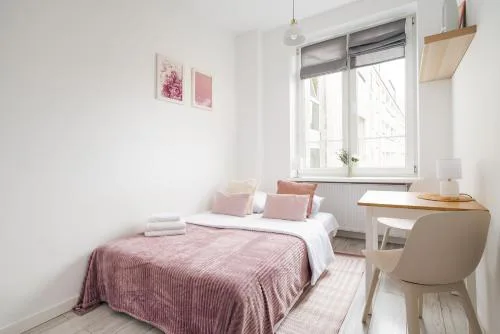 Tamka Powiśle Pink Studio by BookingHost