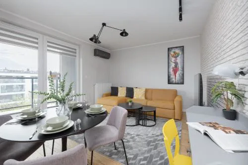 Trendy Apartment with AC and Parking in Warsaw by Noclegi Renters
