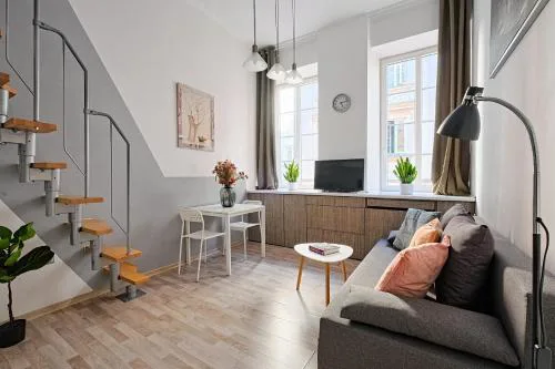 Urbannestgroup - Old Town -Ś9