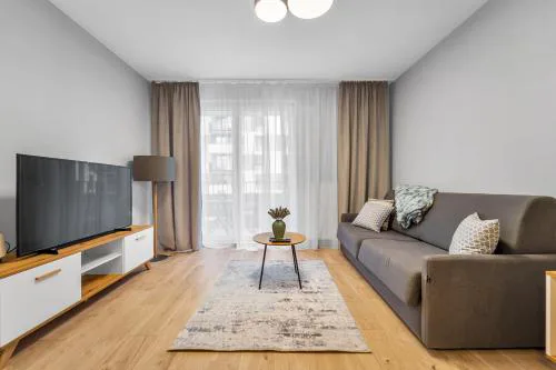 Ursus Comfy Apartment with FREE Parking by BookingHost
