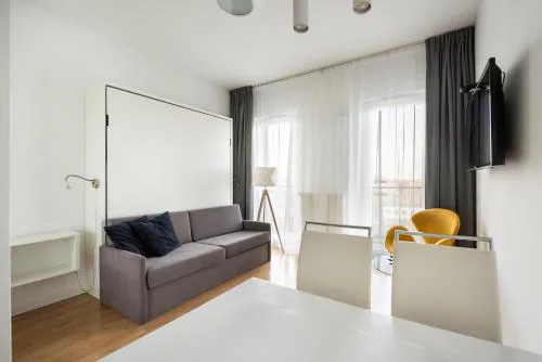 Varsovia Comfort 625 by BookingHost