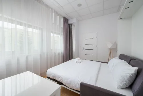 Varsovia Jerozolimskie Studio 223 by BookingHost