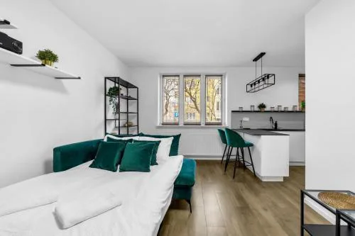 Warszawa Koło Malachite Studio by BookingHost