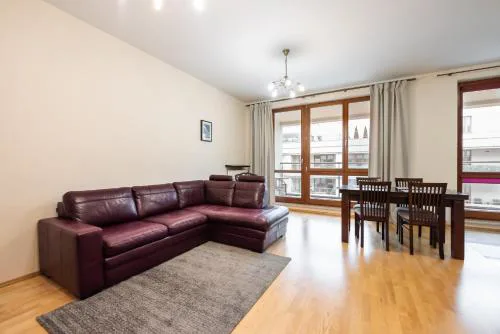 Wilanów Violet Apartment by BookingHost