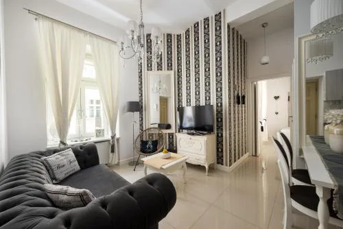 Wilcza City Centre Chic Apartment by BookingHost