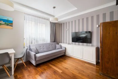 Wilcza City Centre Cosy Apartment by BookingHost