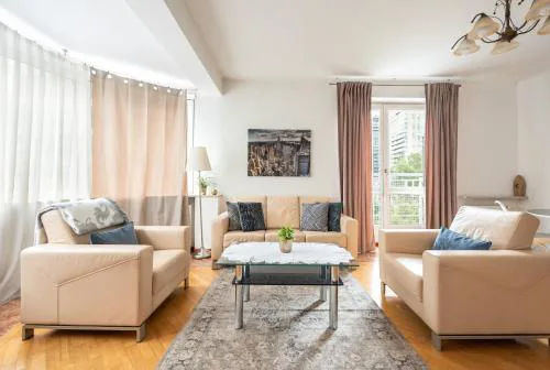 Wola Norblin Spacious Apartment by BookingHost