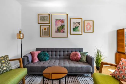 Wola Ratusz Serene Apartment by BookingHost