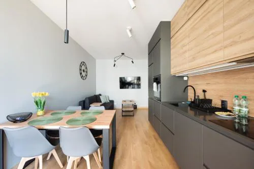 Wola Skwer Happy Apartment by BookingHost