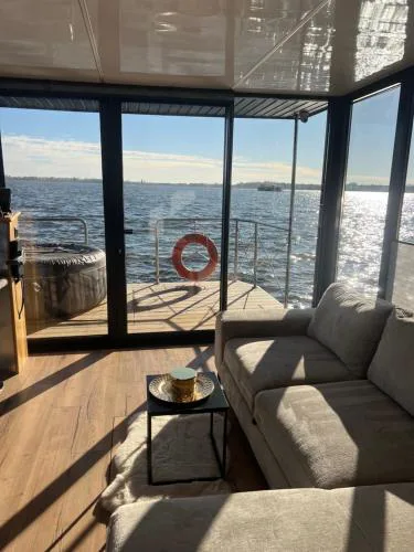 Houseboat Zegrze