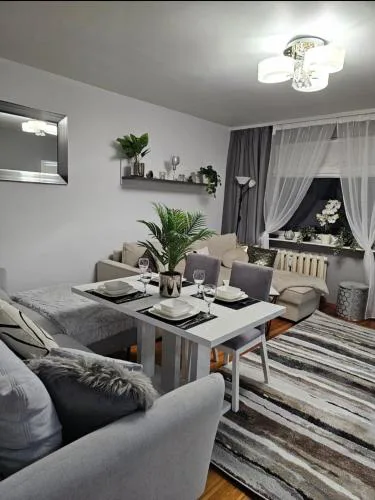 2-Bed Apt in Zyrardow 10 min to Suntago & Parking