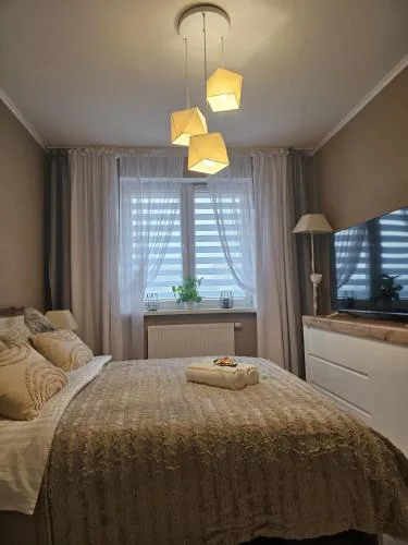 2-Bed Apt in Zyrardow Sleeps 6 & Free Parking
