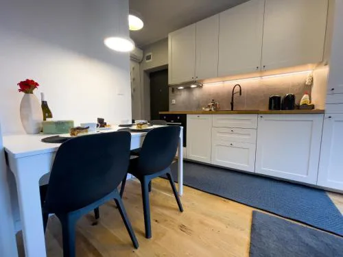 URBAN APARTMENTS STUDIO No 3A, FREE PRIVATE PARKING, Self CHECK-IN