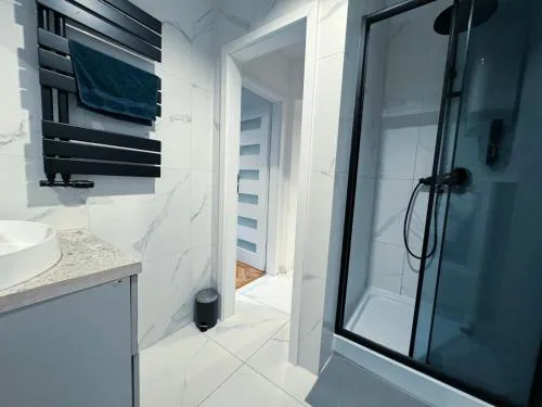 Stylowy apartament z osobną sypialnią Powstańców 4a- Self Check-In