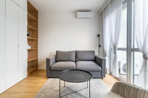 Szurmana Modern Studio by BookingHost