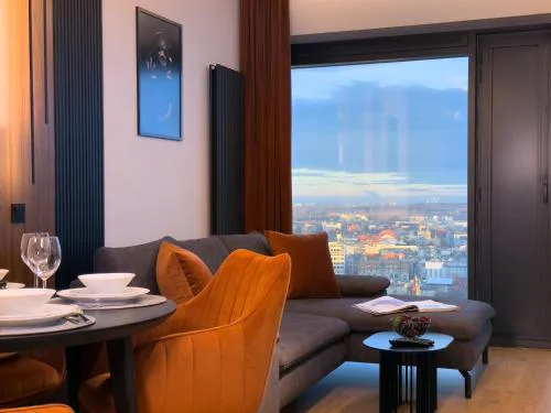 URBAN APARTMENTS GLOBAL SKYLINE, 21st Floor No 19, Free Garage, Self Check-in, No Deposit