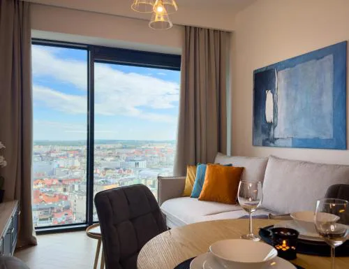 URBAN APARTMENTS GLOBAL SKYLINE, 23rd Floor No 17, Free Garage, Self Check-in, No Deposit