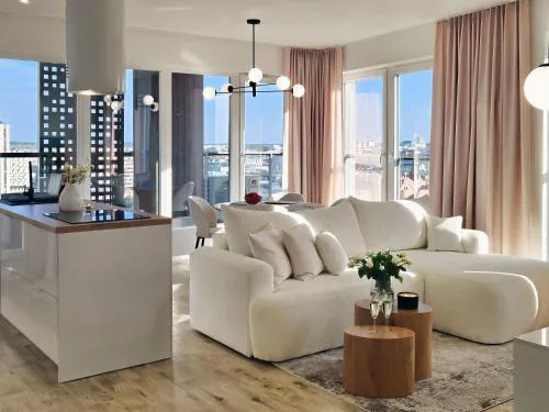 URBAN APARTMENTS LUXURY SKYLINE Sokolska Towers 30A, 2 Free Garages, Gym & Sauna, Self Check-in