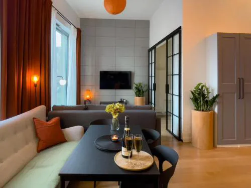 URBAN APARTMENTS PREMIUM - Sokolska 30 Towers No 3 - Free Parking -Gym & Sauna