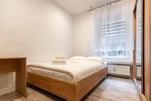 Zawodzie 3-Bedroom Apartment by BookingHost