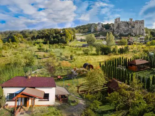 Agroturystyka na Jurze Apartamenty z widokiem na Zamek Jacuzzi Sauna Beczka Wypożyczalnia Rowerów Elektrycznych