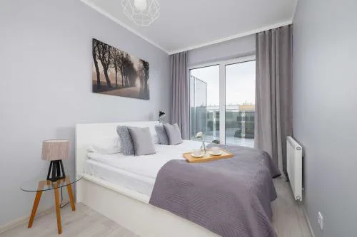 Przestronny Apartament w Zielonej Okolicy Parking by Noclegi Renters