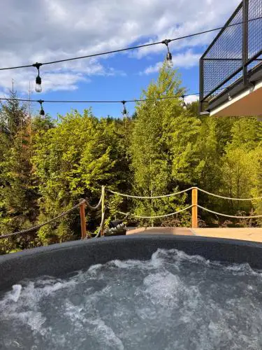 Domki Dwa jelonki - balia z jacuzzi i sauna