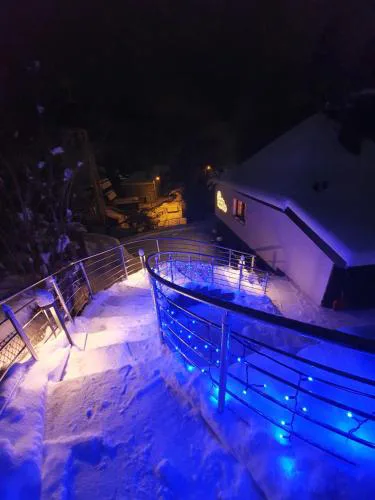 U Tadka dom z jacuzzi na zielonej