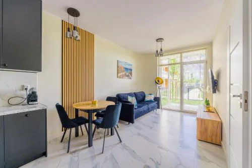 Apartament Messa Black z Basenem Letnim by HolidaySun