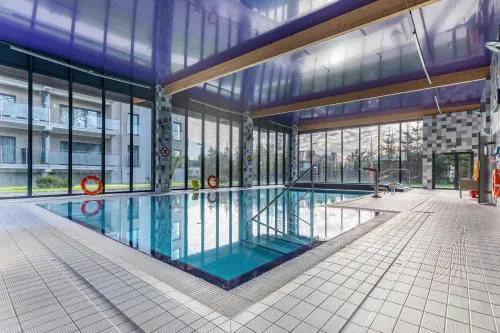 Apartment Five Seas with Parking & Swimming Pool by Noclegi Renters